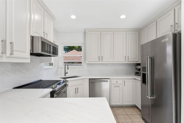 332 College Street S, Keller, TX 76248