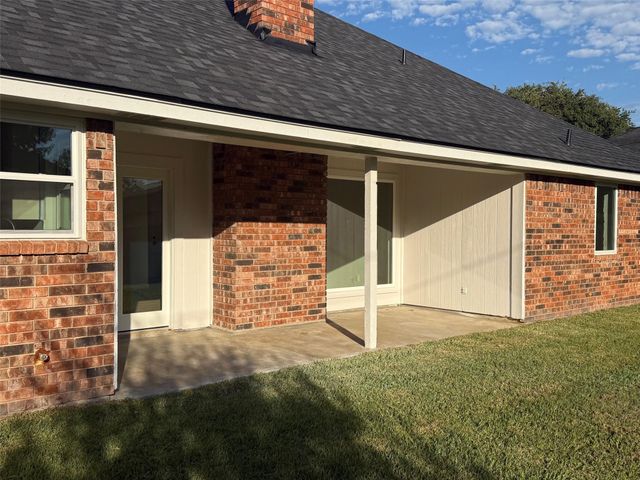 332 College Street S, Keller, TX 76248