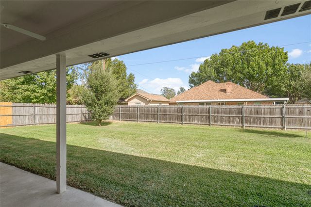 332 College Street S, Keller, TX 76248
