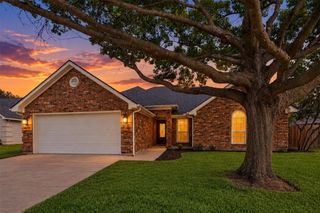 332 College Street S, Keller, TX 76248