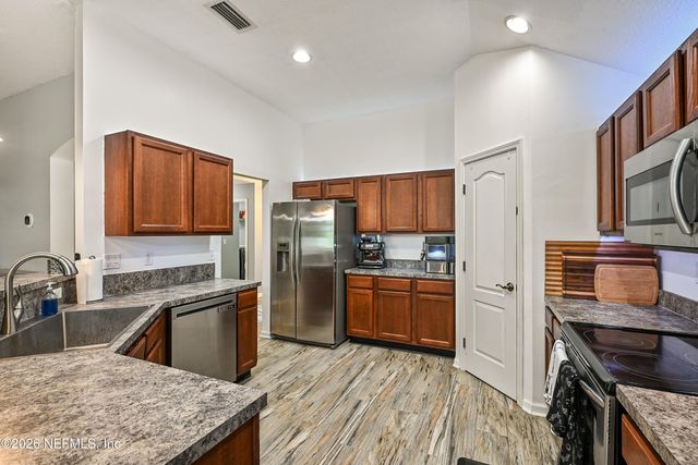 494 APPLE CREEK DRIVE Drive, Jacksonville, FL 32218