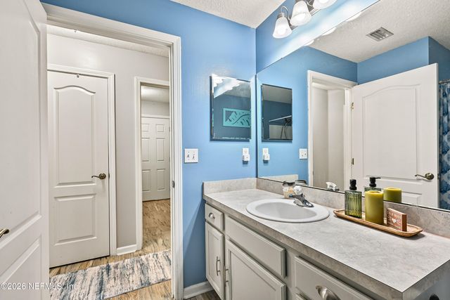 494 APPLE CREEK DRIVE Drive, Jacksonville, FL 32218