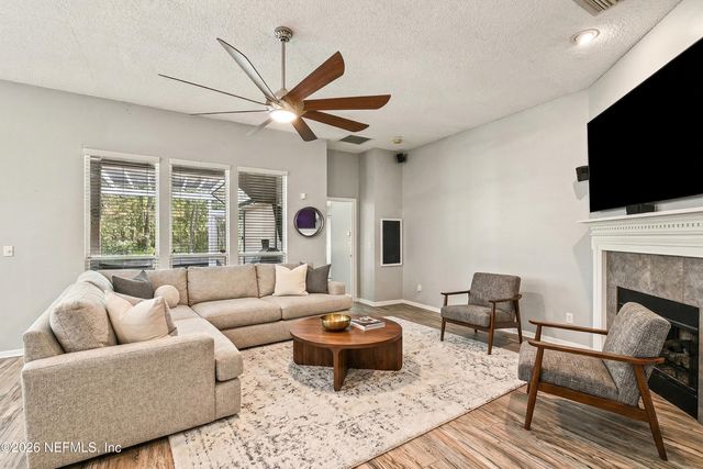 494 APPLE CREEK DRIVE Drive, Jacksonville, FL 32218