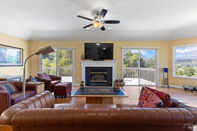 445 Crestridge Pl, Santa Rosa, CA 95409