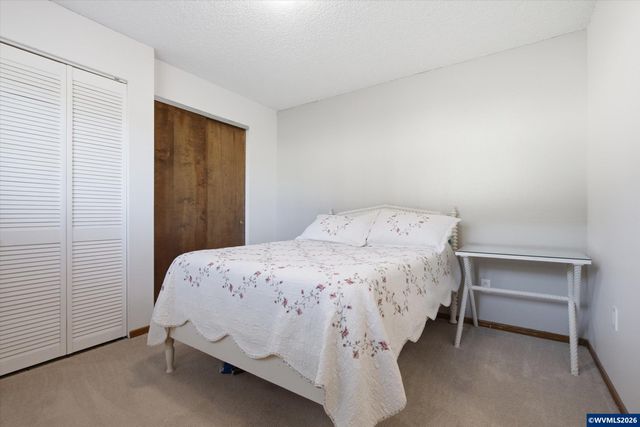 22479 S Penman Rd, Oregon City, OR 97045