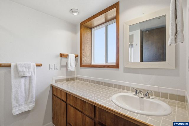 22479 S Penman Rd, Oregon City, OR 97045