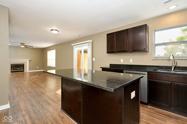 827 Treyburn Lakes Way, Indianapolis, IN 46239