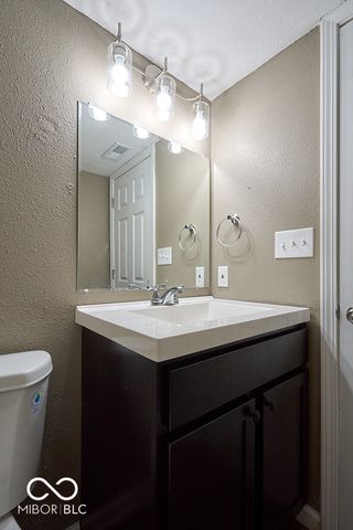 827 Treyburn Lakes Way, Indianapolis, IN 46239