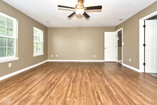 827 Treyburn Lakes Way, Indianapolis, IN 46239