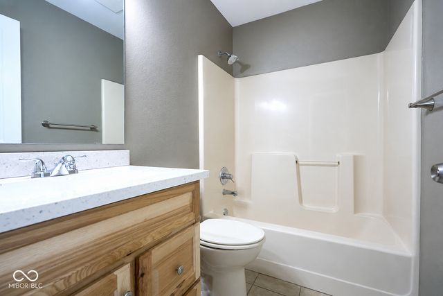827 Treyburn Lakes Way, Indianapolis, IN 46239