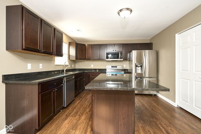 827 Treyburn Lakes Way, Indianapolis, IN 46239