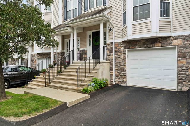 404 Sienna Drive 404, Danbury, CT 06810