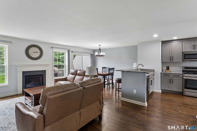 404 Sienna Drive 404, Danbury, CT 06810