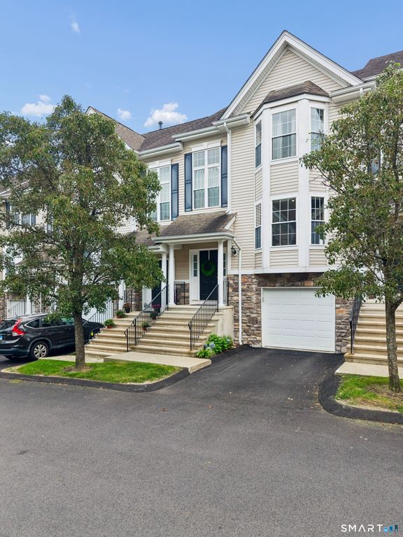 404 Sienna Drive 404, Danbury, CT 06810