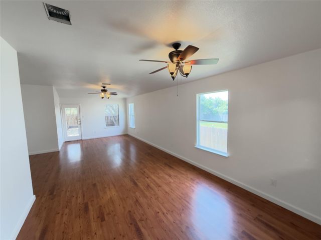 339 Oxford DR, Kyle, TX 78640