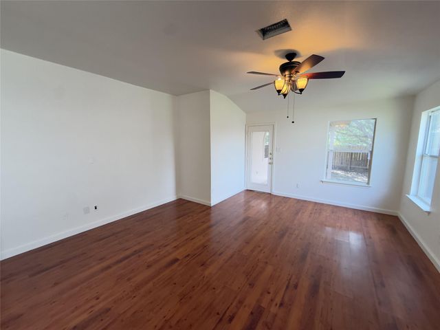 339 Oxford DR, Kyle, TX 78640