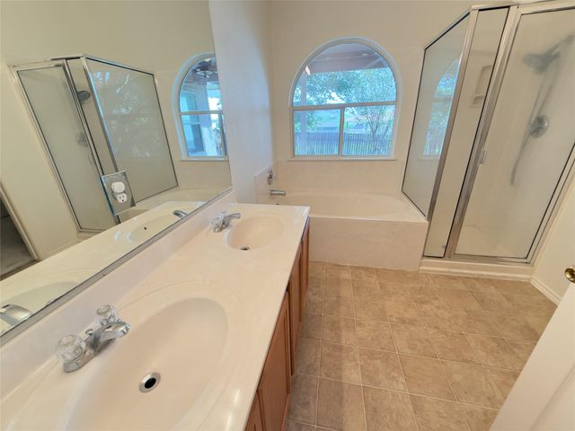 339 Oxford DR, Kyle, TX 78640