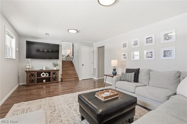 3212 Longwood Drive, Norton, OH 44203