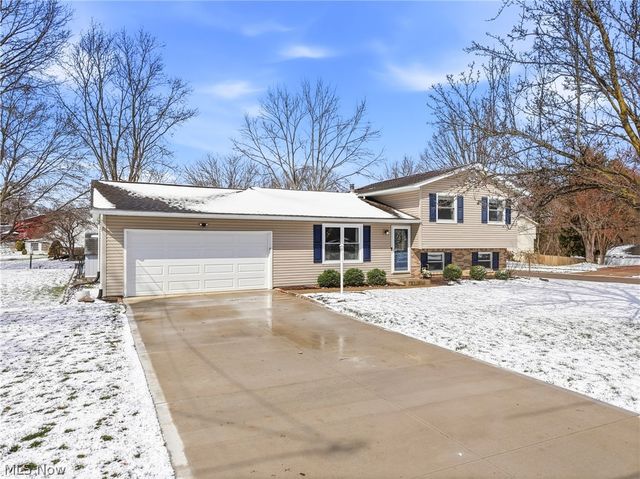 3212 Longwood Drive, Norton, OH 44203