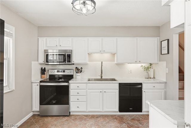 3212 Longwood Drive, Norton, OH 44203