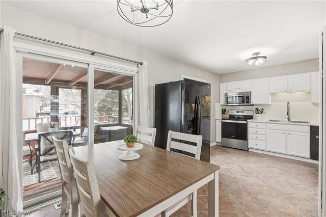 3212 Longwood Drive, Norton, OH 44203