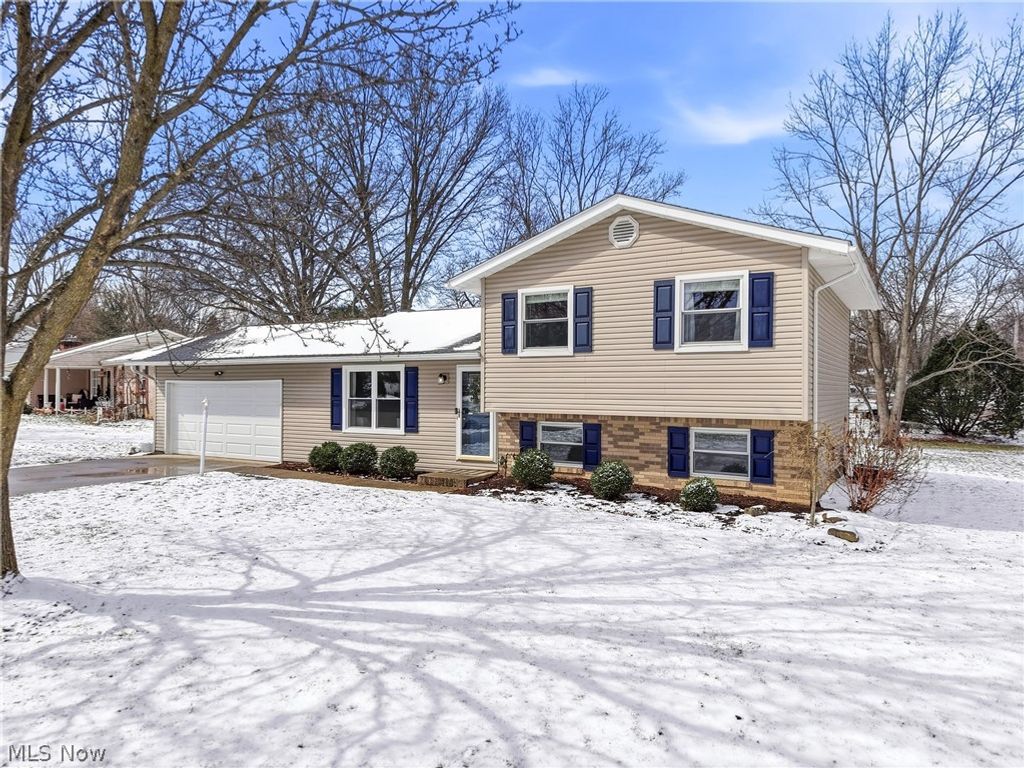 3212 Longwood Drive, Norton, OH 44203