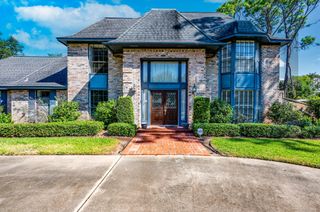 110 Sequoia Street, Lake Jackson, TX 77566