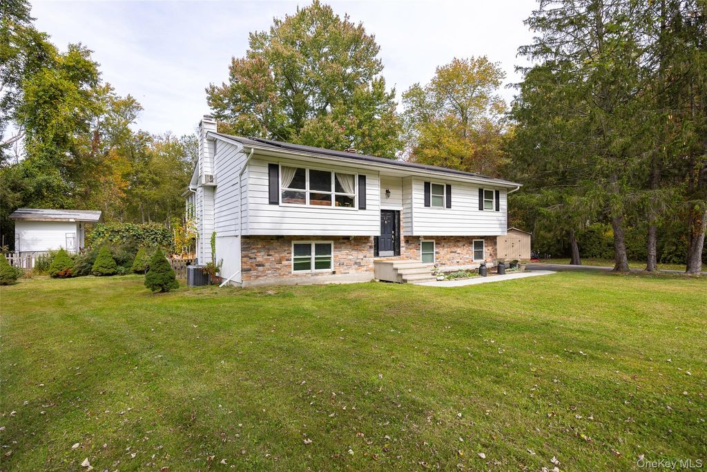 22 Lenart Place, Hopewell Junction, NY 12533