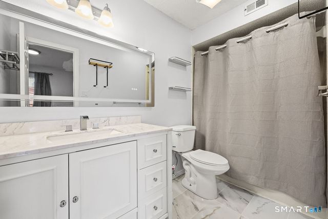 215 Carriage Crossing Lane 215, Middletown, CT 06457