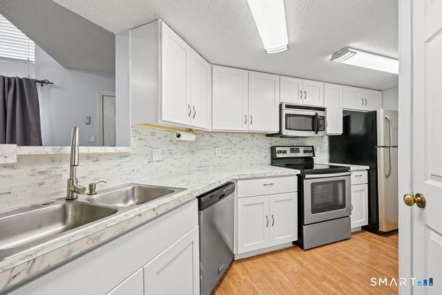 215 Carriage Crossing Lane 215, Middletown, CT 06457