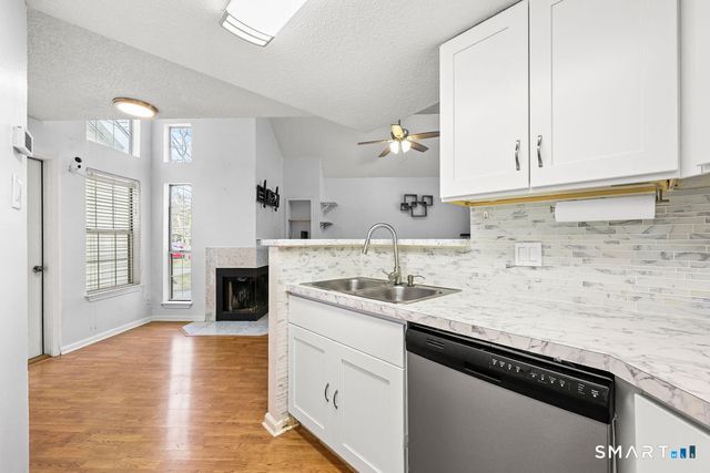 215 Carriage Crossing Lane 215, Middletown, CT 06457