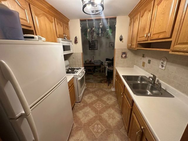 5B Kingery Quarter 206, Willowbrook, IL 60527