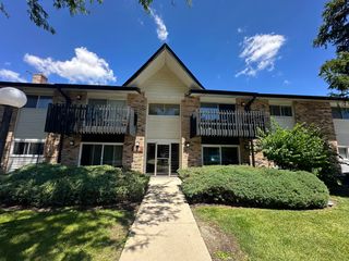 5B Kingery Quarter 206, Willowbrook, IL 60527