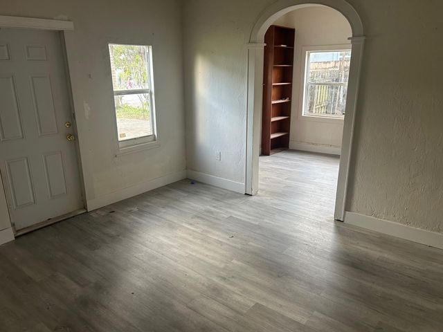 823 NE 14th Pl, Fort Lauderdale, FL 33304