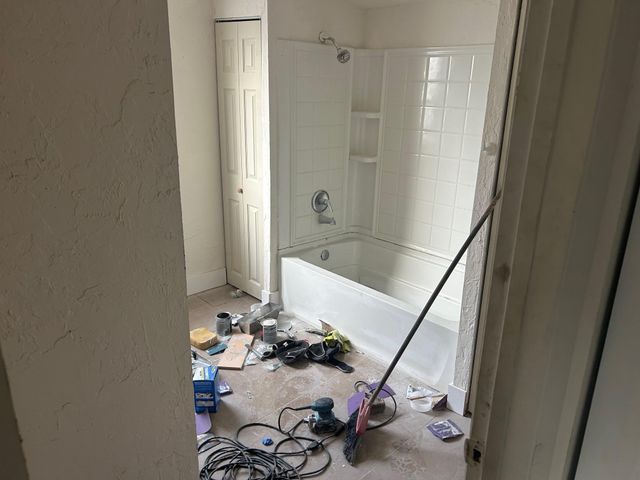 823 NE 14th Pl, Fort Lauderdale, FL 33304