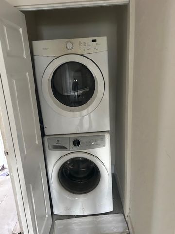 823 NE 14th Pl, Fort Lauderdale, FL 33304