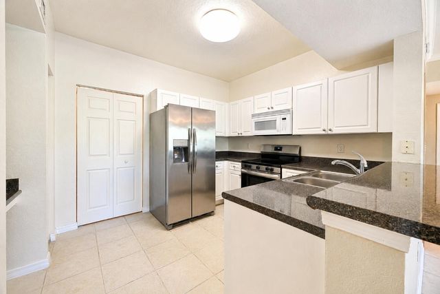 356 SE Rogers Court, Stuart, FL 34994