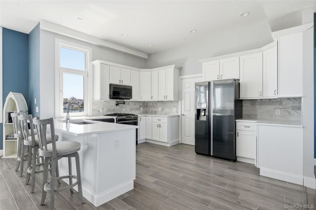 298 W Lido Promenade, Lindenhurst, NY 11757
