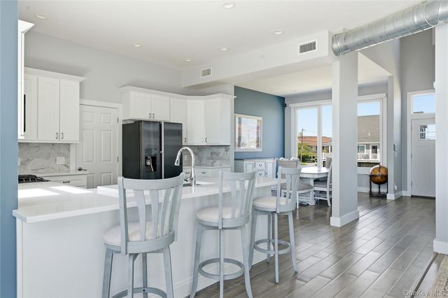298 W Lido Promenade, Lindenhurst, NY 11757