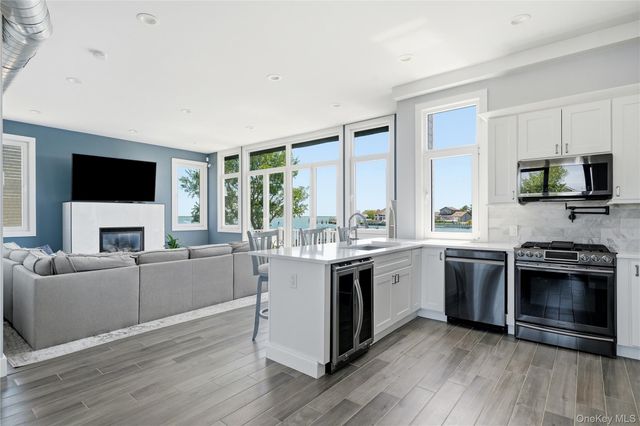 298 W Lido Promenade, Lindenhurst, NY 11757