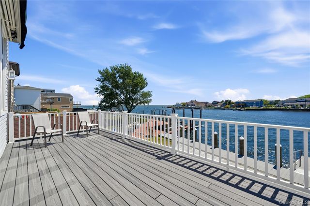 298 W Lido Promenade, Lindenhurst, NY 11757