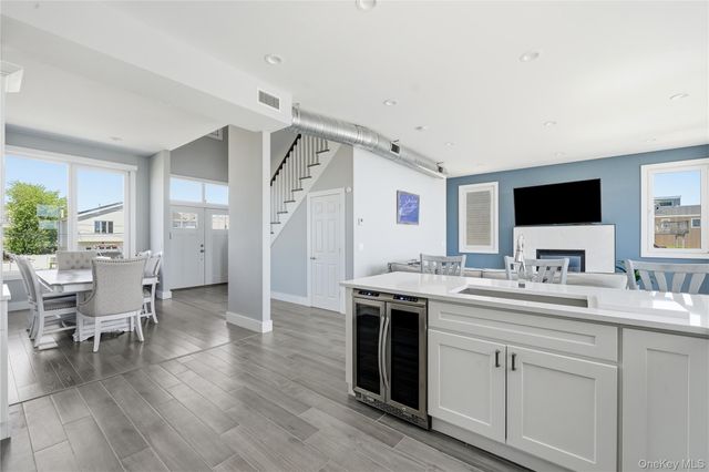 298 W Lido Promenade, Lindenhurst, NY 11757