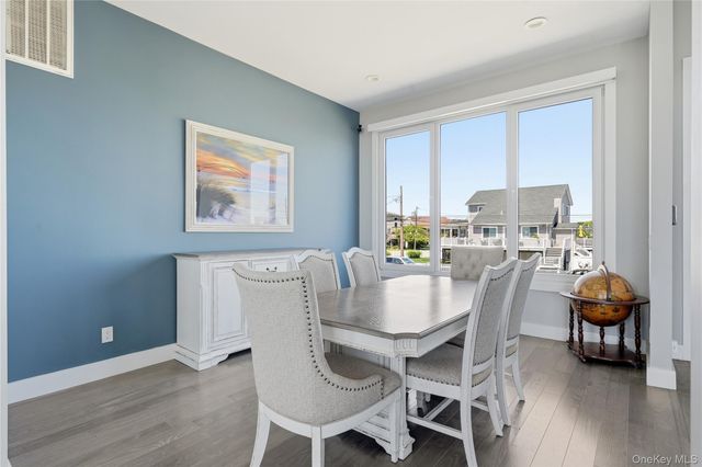 298 W Lido Promenade, Lindenhurst, NY 11757