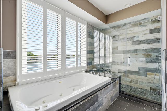 298 W Lido Promenade, Lindenhurst, NY 11757