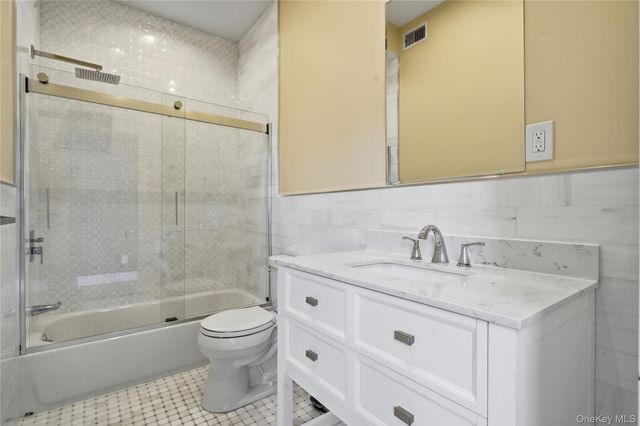 298 W Lido Promenade, Lindenhurst, NY 11757
