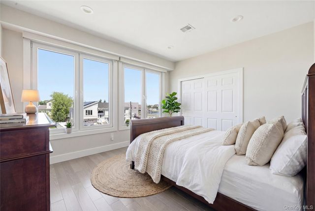 298 W Lido Promenade, Lindenhurst, NY 11757