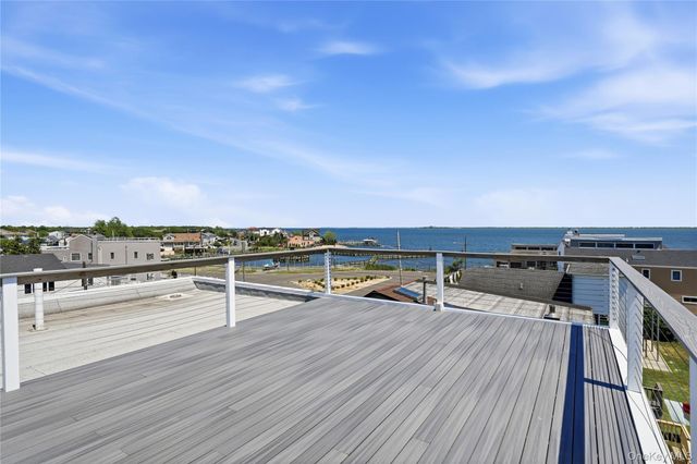 298 W Lido Promenade, Lindenhurst, NY 11757