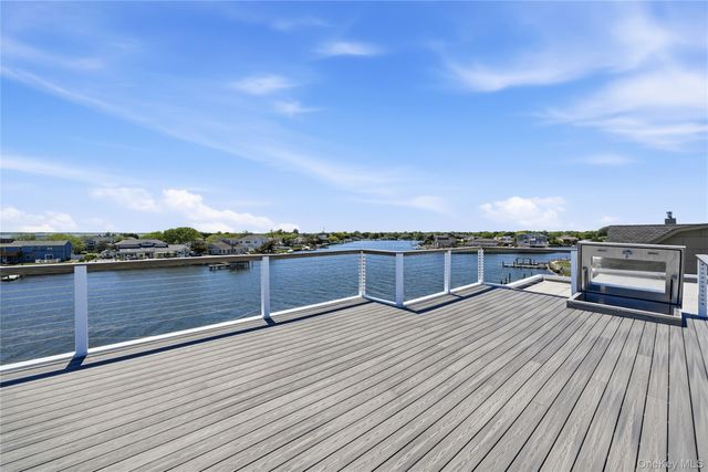 298 W Lido Promenade, Lindenhurst, NY 11757
