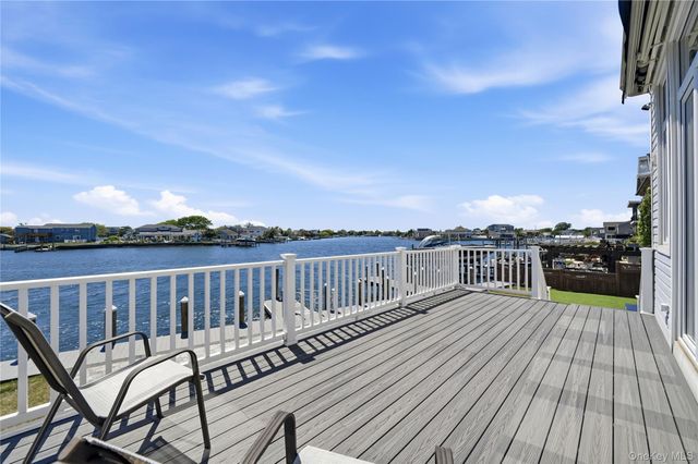 298 W Lido Promenade, Lindenhurst, NY 11757