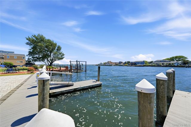 298 W Lido Promenade, Lindenhurst, NY 11757